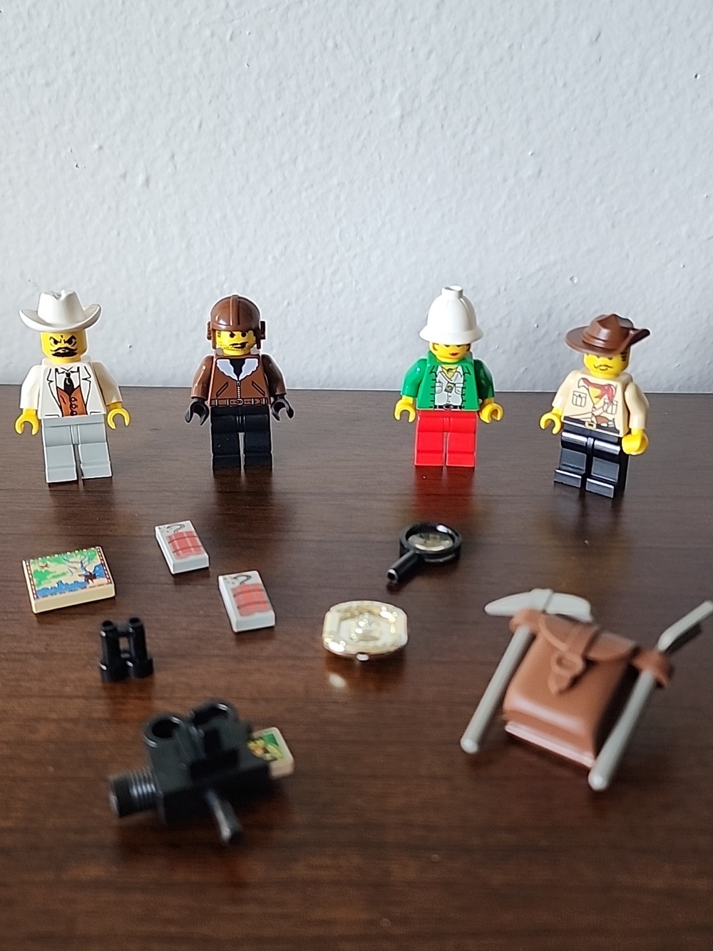 Vintage LEGO Adventurers Minifigs